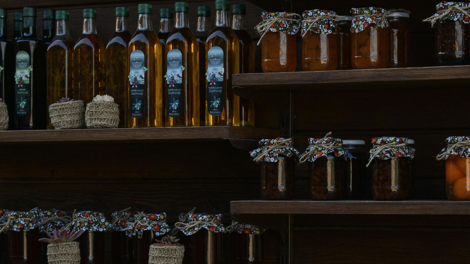 Glass bottles, pots and jars for the food &amp; beverage industry. EU migration standards, filling line compatibility, flexible MOQs. Based in Belgium.